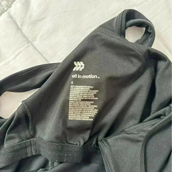 SEAMLESSS WORKOUT TANK SIZE SMALL - Picture 3 of 3